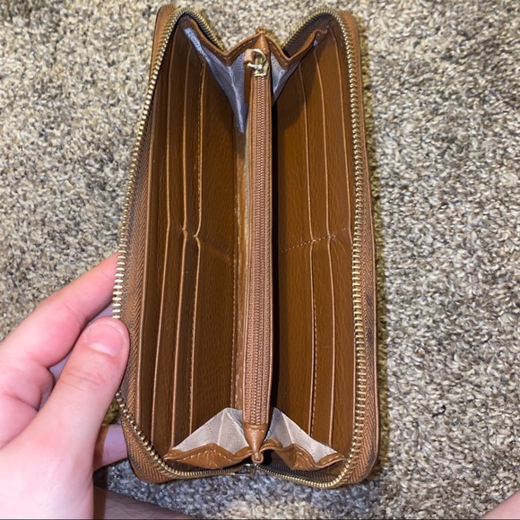 Michael Kors Wallet - Picture 4 of 6